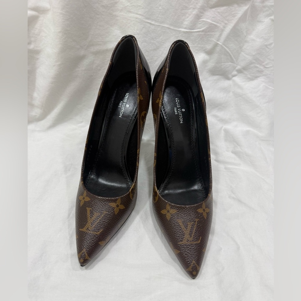 Louis Vuitton Cherie Pump - Picture 2 of 8